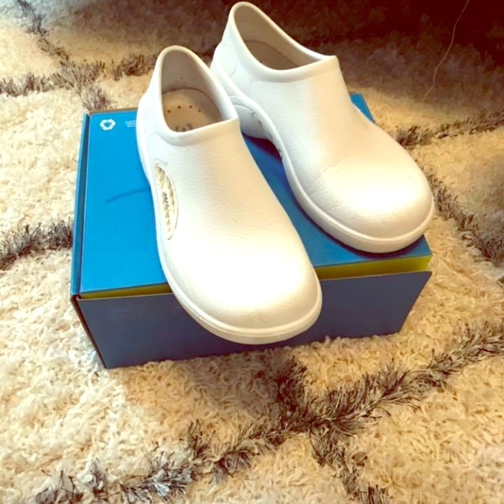 Nursing shoes